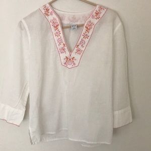 GAP White Floral Embroidered Blouse Size M